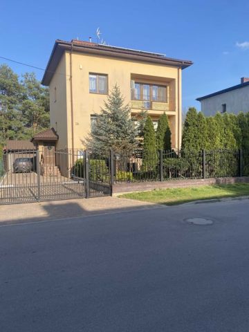 dom wolnostojący Tłuszcz. Zdjęcie 1