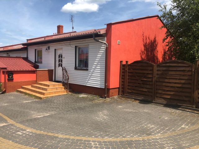 dom szeregowy, 4 pokoje Starogard Gdański, os. Nad Jarem. Zdjęcie 1