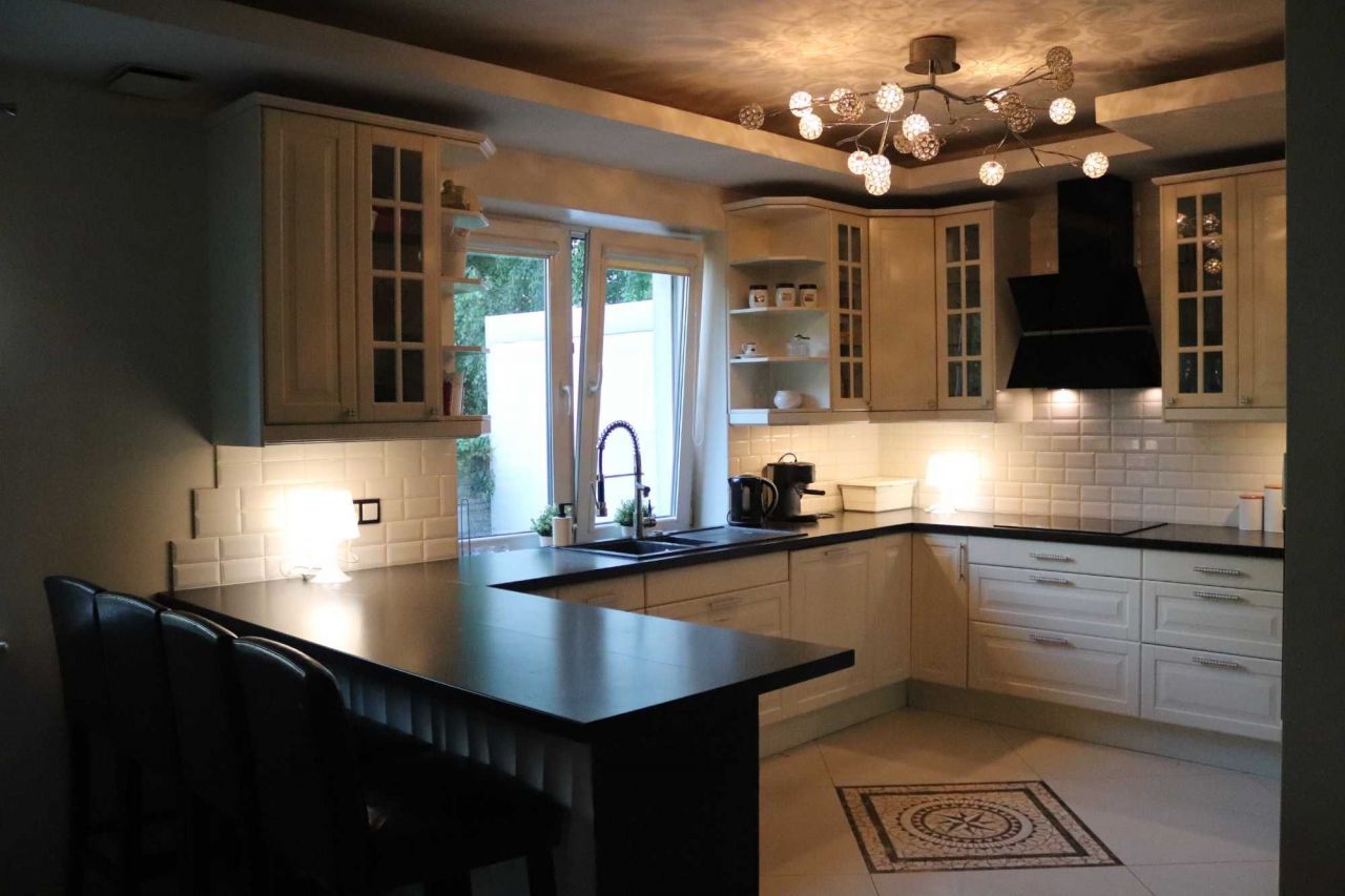 dom wolnostojący, 10 pokoi Piastów, ul. Marii Skłodowskiej-Curie. Zdjęcie 4