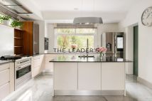 dom wolnostojący, 7 pokoi Chyliczki