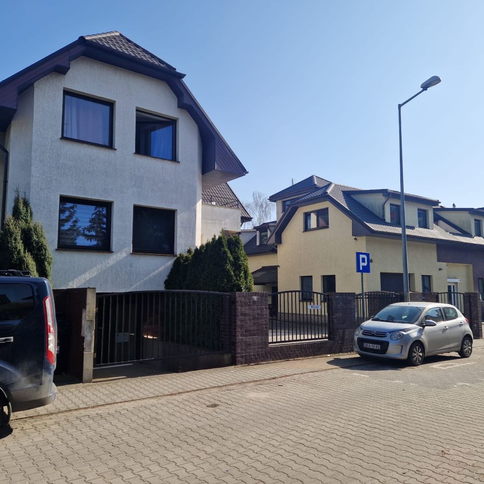 dom wolnostojący, 15 pokoi Wrocław Klecina, ul. Jeździecka. Zdjęcie 2