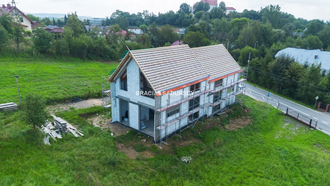 dom wolnostojący, 4 pokoje Morawica