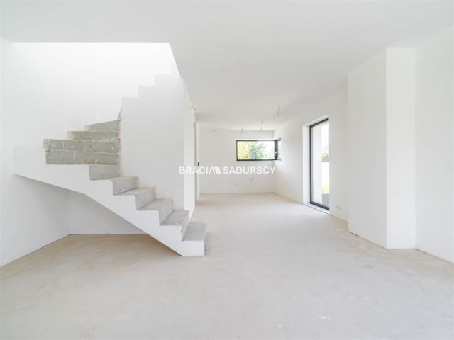 dom wolnostojący, 4 pokoje Koźmice Małe. Zdjęcie 9