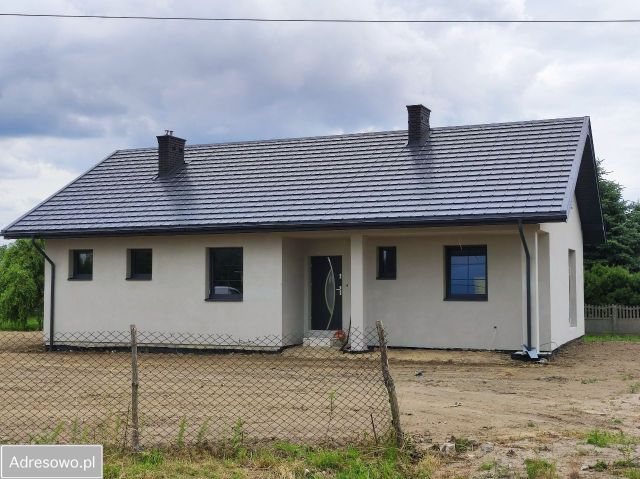 dom wolnostojący, 3 pokoje Dąbrówka Nagórna-Wieś, ul. Radomska. Zdjęcie 1