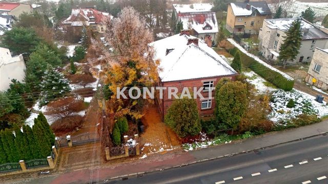 dom wolnostojący, 8 pokoi Chełmek, ul. Piastowska. Zdjęcie 1