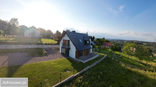 dom wolnostojący, 5 pokoi Chorowice, ul. Adama Doboszyńskiego. Zdjęcie 1