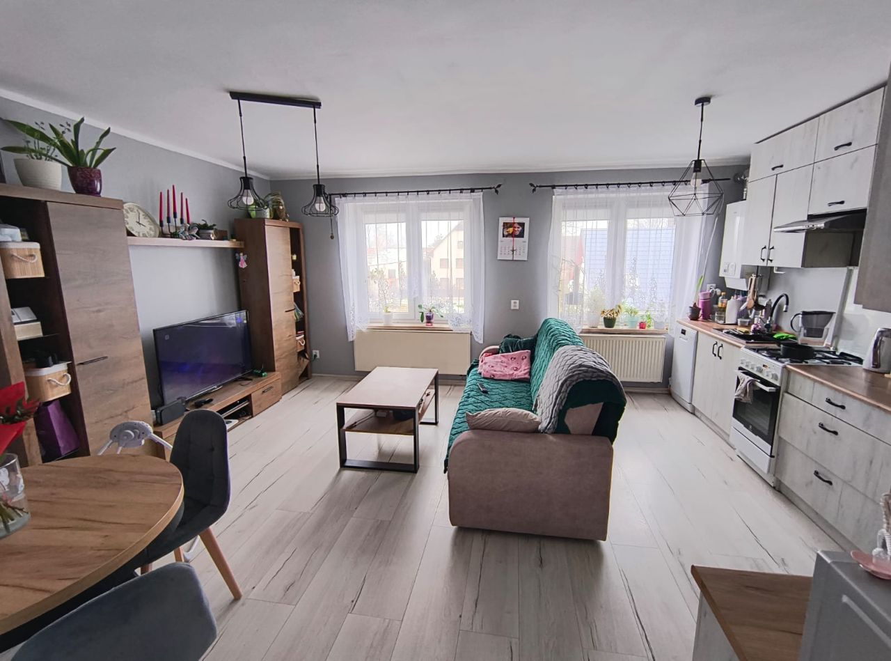 Mieszkanie 3-pokojowe Karszów. Zdjęcie 1