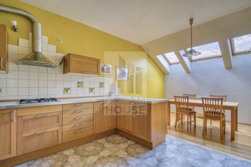 Mieszkanie 4-pokojowe Święta Katarzyna, ul. Polna. Zdjęcie 3