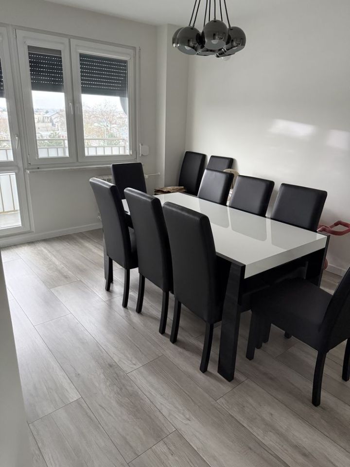 Mieszkanie 4-pokojowe Turek, os. Wyzwolenia. Zdjęcie 4