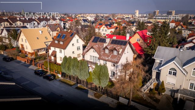 dom wolnostojący, 11 pokoi Rumia, ul. Oliwska. Zdjęcie 2