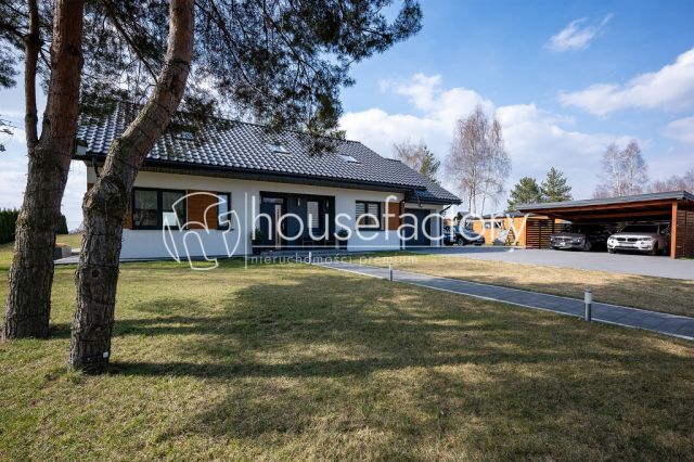 dom wolnostojący, 5 pokoi Leonardów. Zdjęcie 1