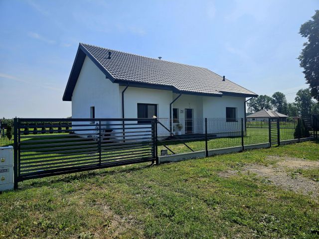 dom wolnostojący, 4 pokoje Obrowo, ul. Cedrowa. Zdjęcie 1