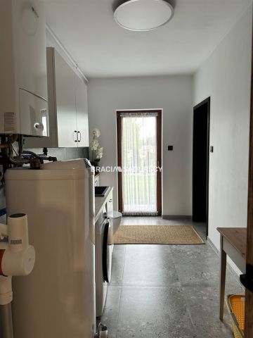 dom wolnostojący, 4 pokoje Kraków Nowa Huta. Zdjęcie 17