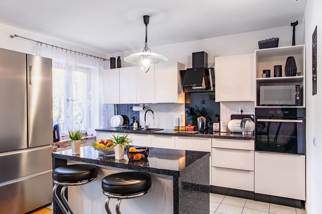 dom szeregowy, 5 pokoi Rzeszów, ul. Cicha. Zdjęcie 1