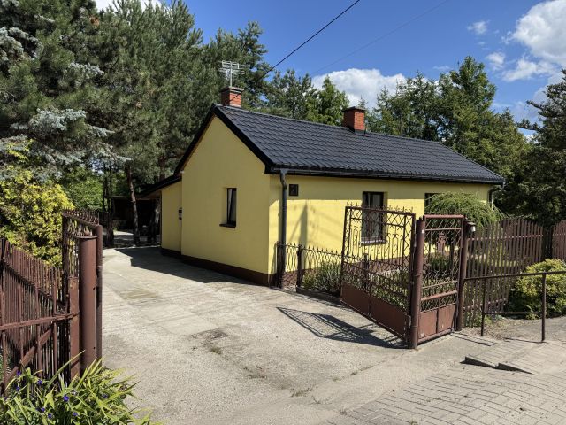 dom wolnostojący, 4 pokoje Mszczonów, ul. Piekarska. Zdjęcie 1