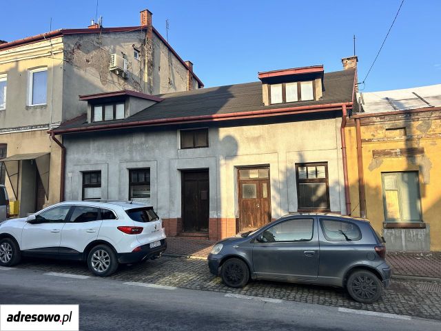 Opoczno, ul. Zjazdowa Kamienica do remontu - 160 m² - 6 pokoi