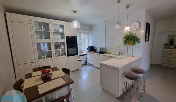 dom wolnostojący, 10 pokoi Jabłonna