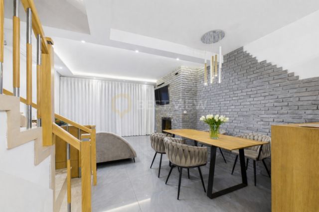 dom szeregowy, 5 pokoi Łomianki Dolne, ul. Kościelna Droga. Zdjęcie 4