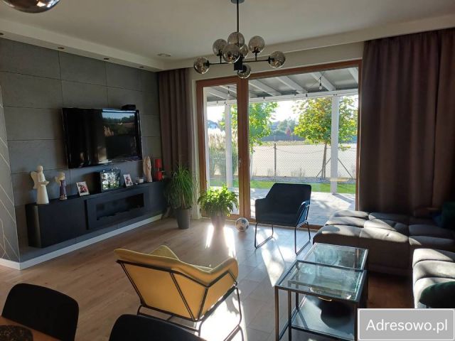 dom wolnostojący, 4 pokoje Żuków. Zdjęcie 1