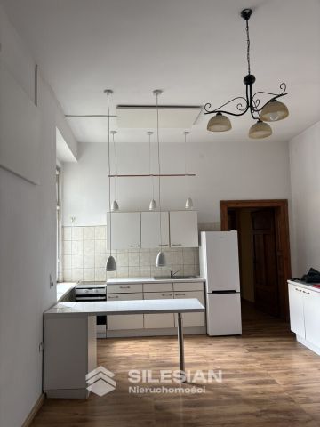 Mieszkanie 8-pokojowe Świdnica Centrum, ul. Stefana Żeromskiego. Zdjęcie 1