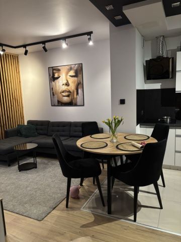 Mieszkanie 3-pokojowe Świdnica. Zdjęcie 1