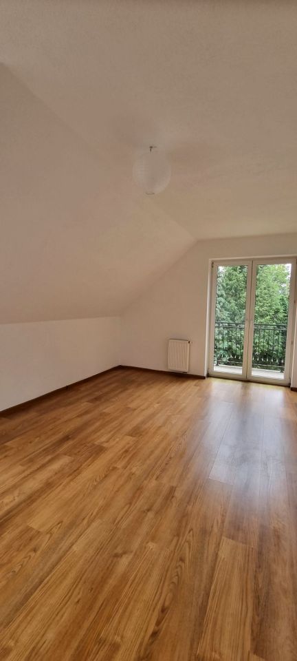 dom wolnostojący, 5 pokoi Damienice. Zdjęcie 13