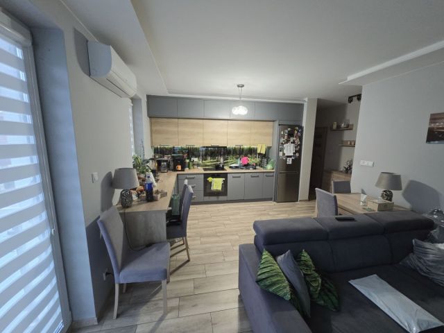 Mieszkanie 6-pokojowe Marki. Zdjęcie 5