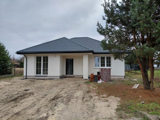 dom wolnostojący, 5 pokoi Krzaki Czaplinkowskie, ul. Główna. Zdjęcie 1