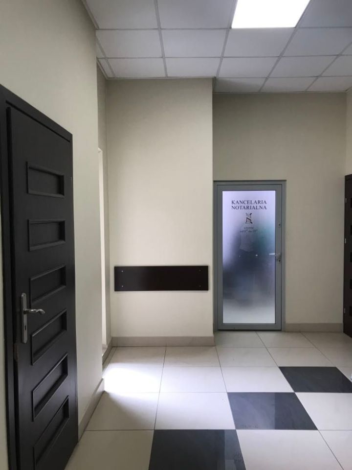 Lokal Lesko, pl. Konstytucji 3 Maja. Zdjęcie 6