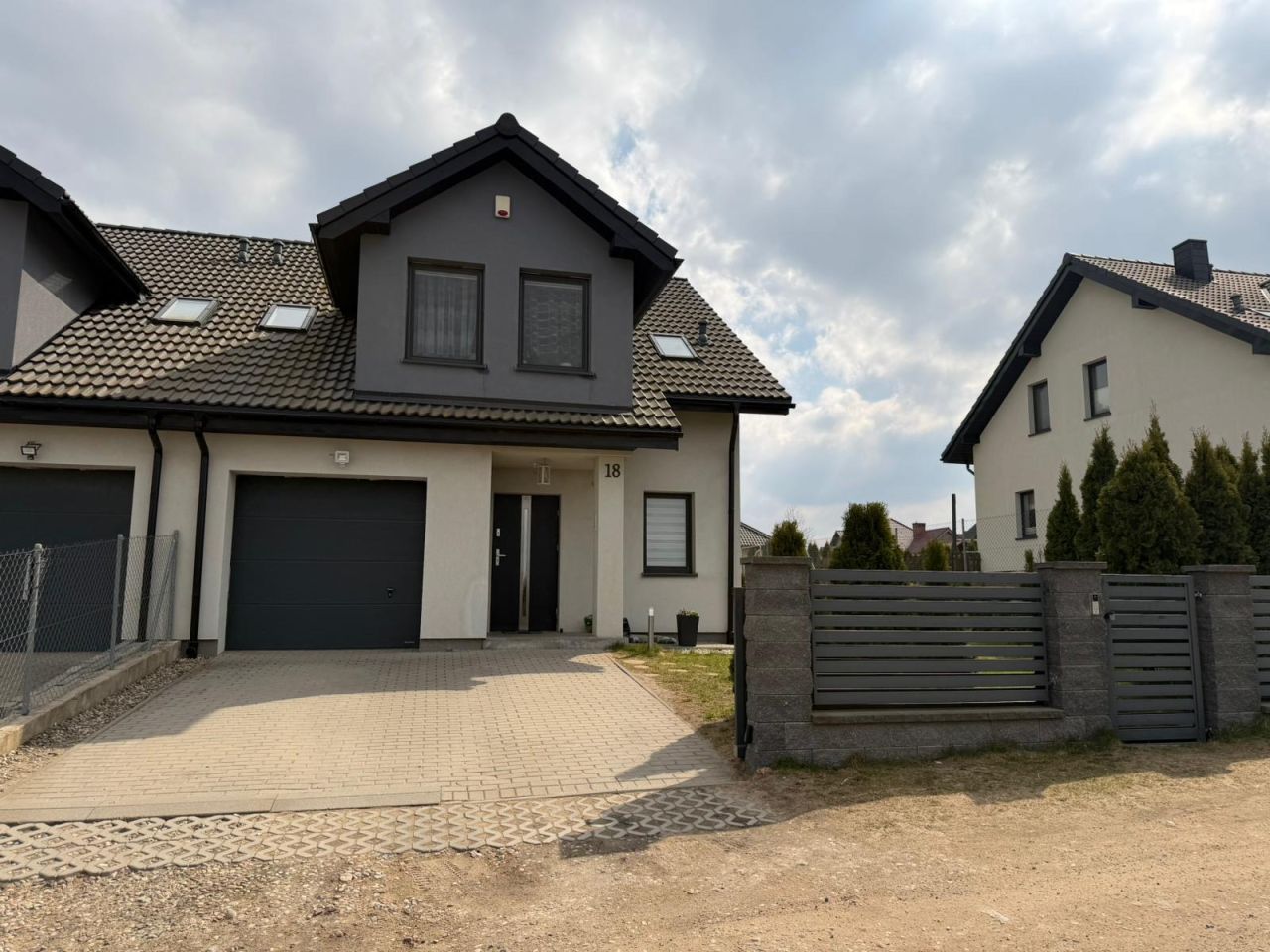 bliźniak, 5 pokoi Niestępowo. Zdjęcie 10