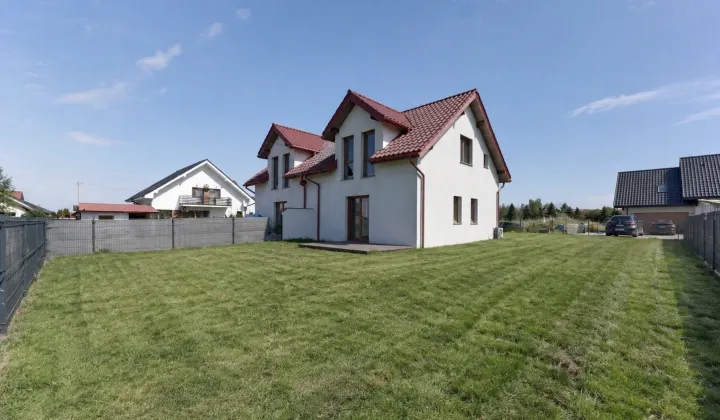 bliźniak, 4 pokoje Stanowice, ul. Różana