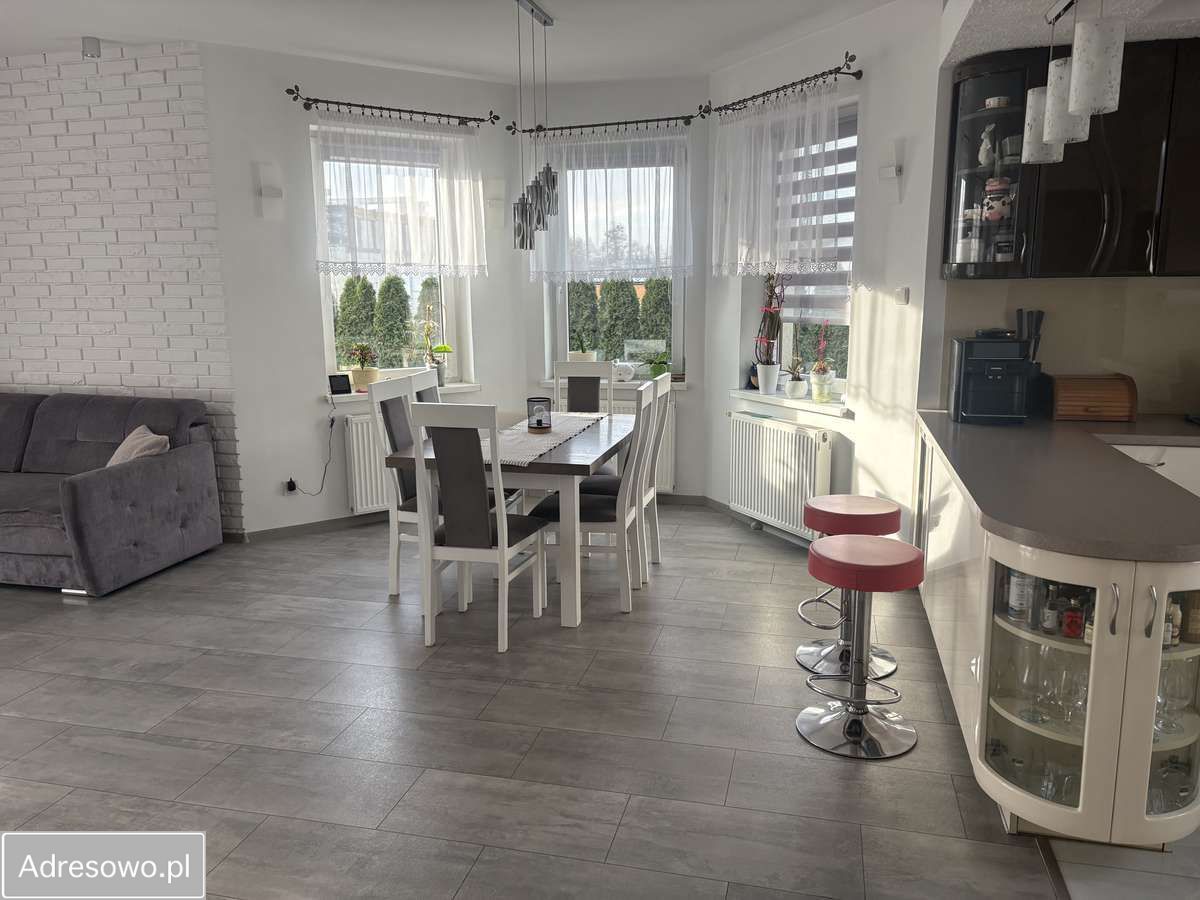 dom wolnostojący, 4 pokoje Pszczółki. Zdjęcie 2