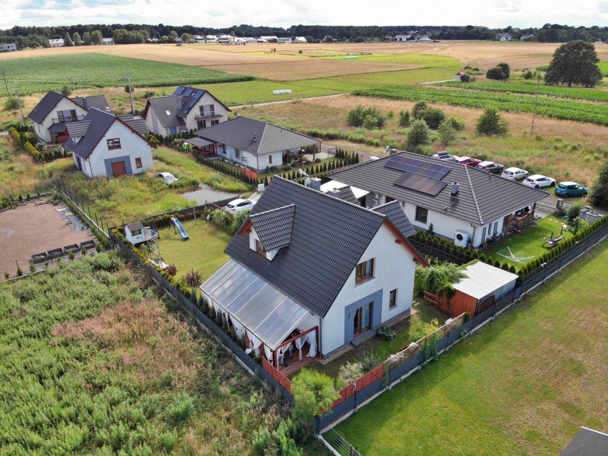 dom wolnostojący, 4 pokoje Tarnowskie Góry Rybna, ul. Juliana Tuwima. Zdjęcie 1