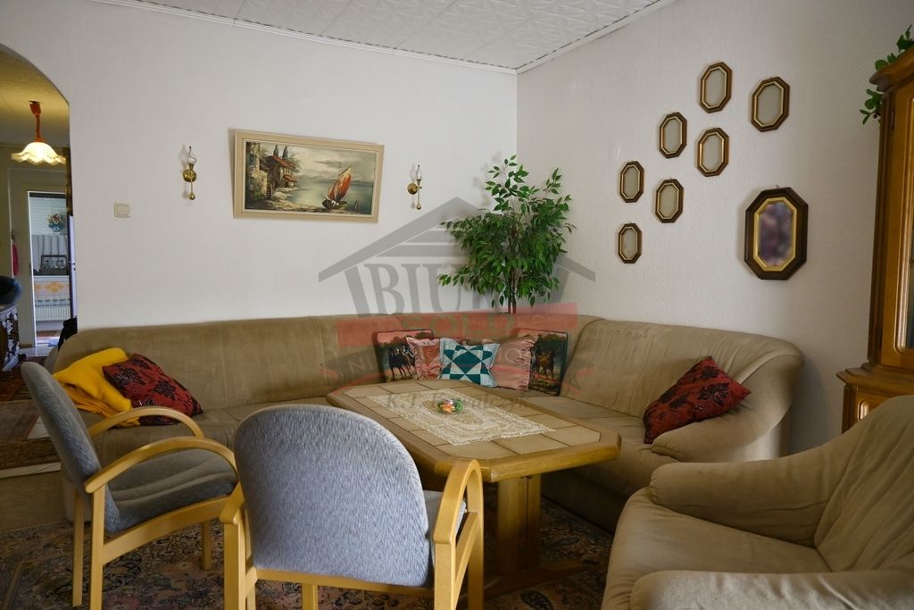 dom wolnostojący, 4 pokoje Rzędów. Zdjęcie 5