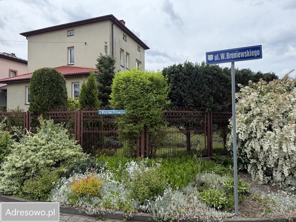 dom wolnostojący, 4 pokoje Ostrowiec Świętokrzyski, ul. Władysława Broniewskiego