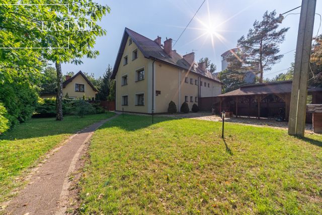 dom wolnostojący, 12 pokoi Warszawa Wawer, ul. Wzorzysta. Zdjęcie 1