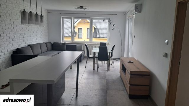 Mieszkanie 3-pokojowe Komorniki. Zdjęcie 1