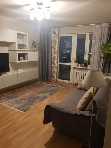 Mieszkanie 3-pokojowe Kraków Czyżyny, os. 2 Pułku Lotniczego. Zdjęcie 1