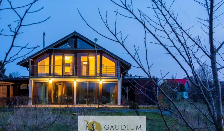 dom wolnostojący, 15 pokoi Rewa