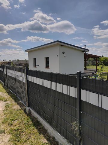 dom wolnostojący, 1 pokój Międzychód, ul. Brzoskwiniowa. Zdjęcie 1