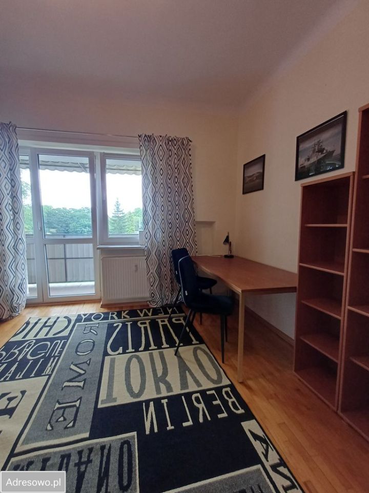 Pokój Dęblin Lotnisko, ul. płk. Pilota Jerzego Rogowskiego. Zdjęcie 3