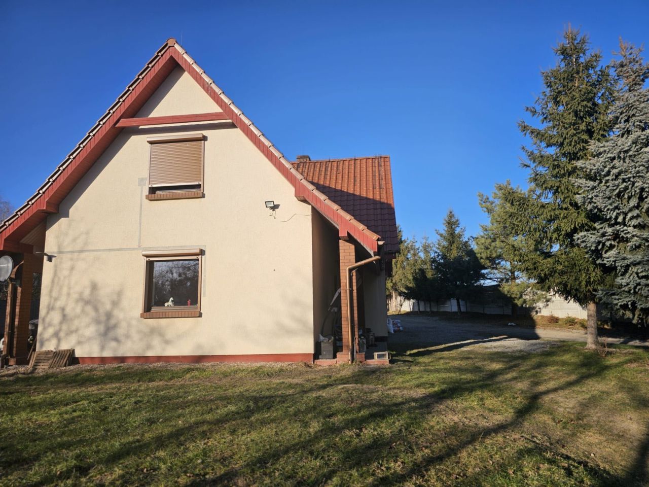 dom wolnostojący, 5 pokoi Sieniawka. Zdjęcie 1
