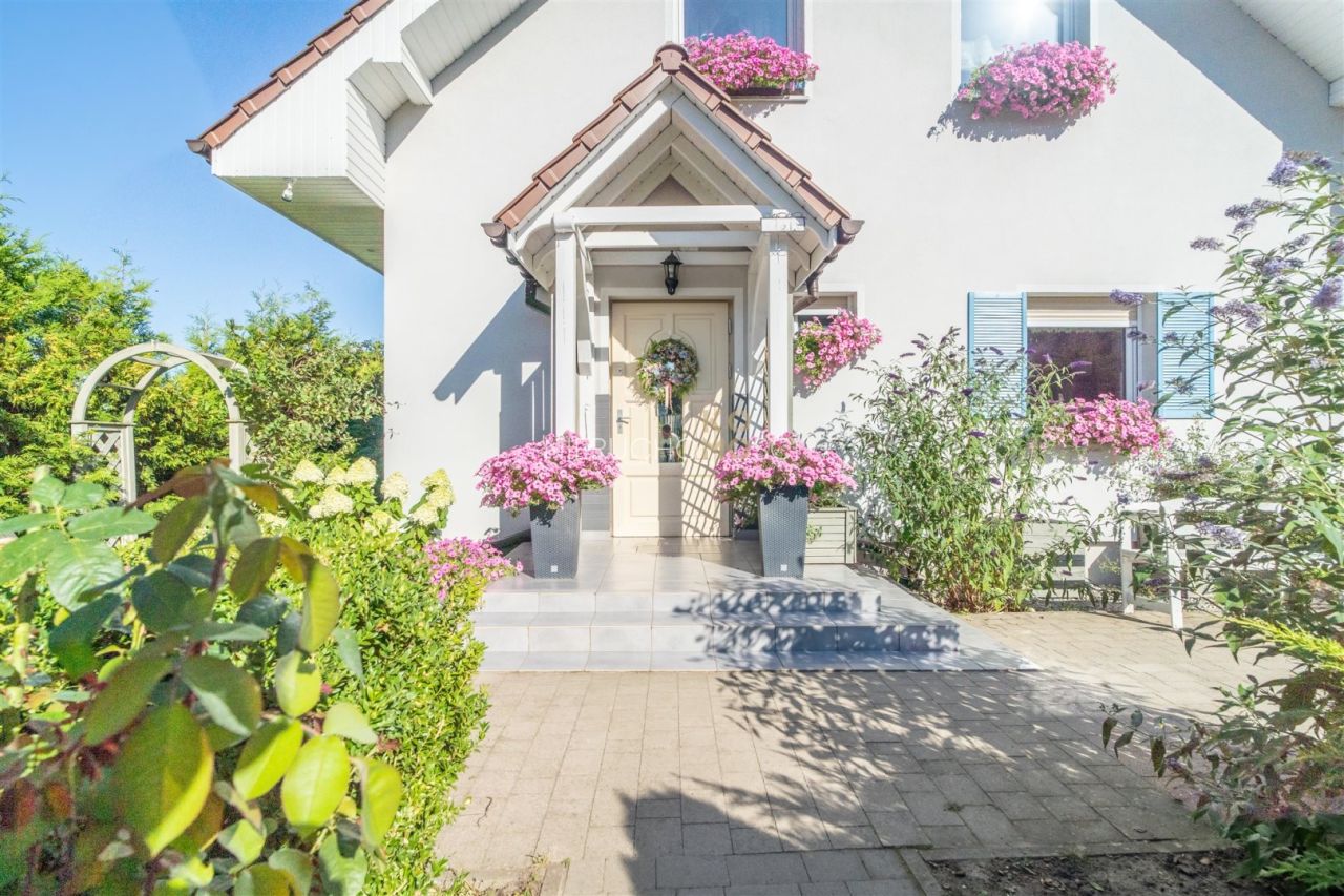 dom wolnostojący, 5 pokoi Wołów