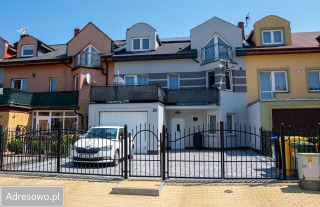 dom szeregowy, 9 pokoi Łeba, ul. Bałtycka. Zdjęcie 1