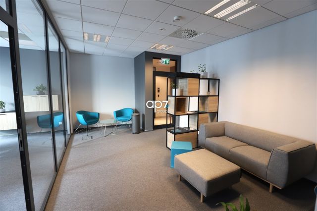 Biuro Kraków Prądnik Czerwony, ul. Pilotów. Zdjęcie 1