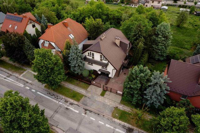 dom wolnostojący, 5 pokoi Radom Dzierzków, ul. Kaszubska. Zdjęcie 1