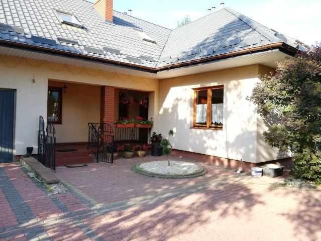 dom wolnostojący, 6 pokoi Ostrowiec Świętokrzyski Paulinów, ul. Kolejowa. Zdjęcie 1