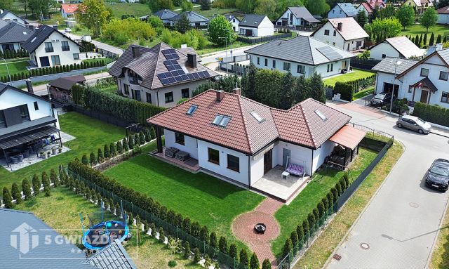 dom wolnostojący, 5 pokoi Szczecinek, ul. Marii Dąbrowskiej. Zdjęcie 2