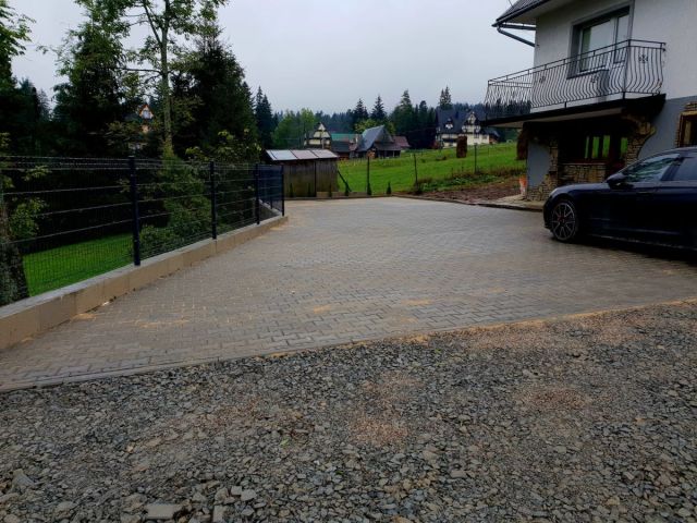 dom wolnostojący, 9 pokoi Małe Ciche. Zdjęcie 15