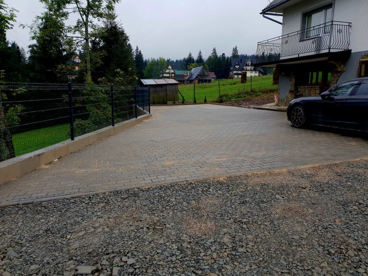 dom wolnostojący, 9 pokoi Małe Ciche. Zdjęcie 15